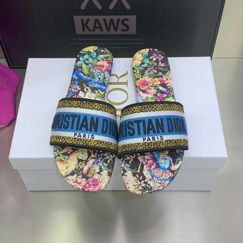 ch**an D*or slippers